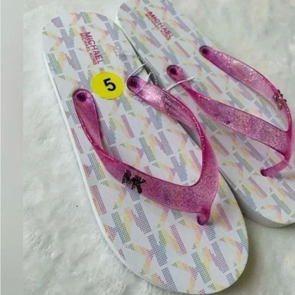 NEW MICHAEL KORS FLIP FLOP SIZE 5
